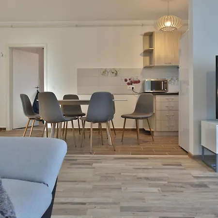 דירה Ada Homes B4628 בראשוב