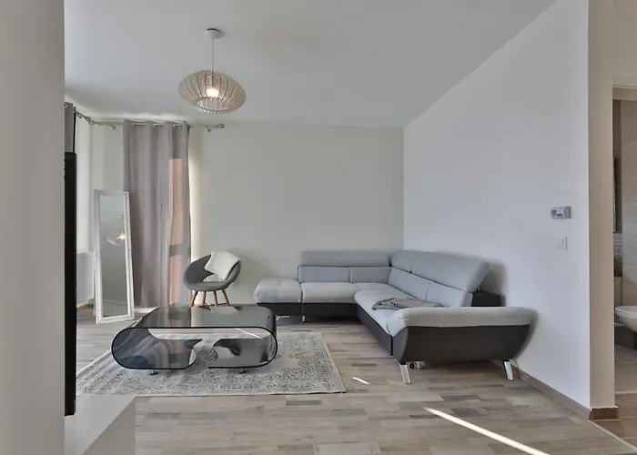 Apartment Ada Homes B4628 *